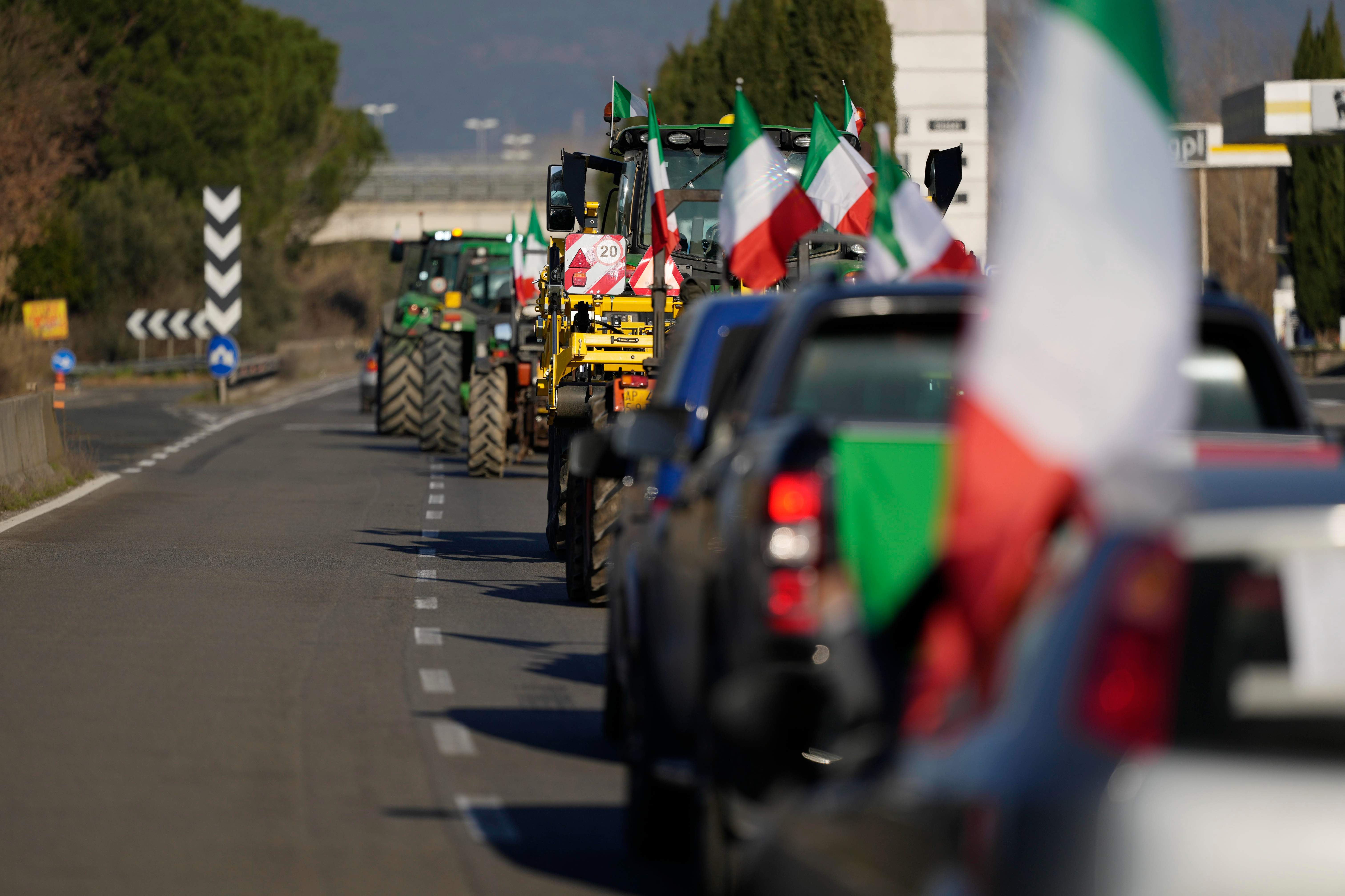 Italian farmers rally nationwide against agricultural challenges