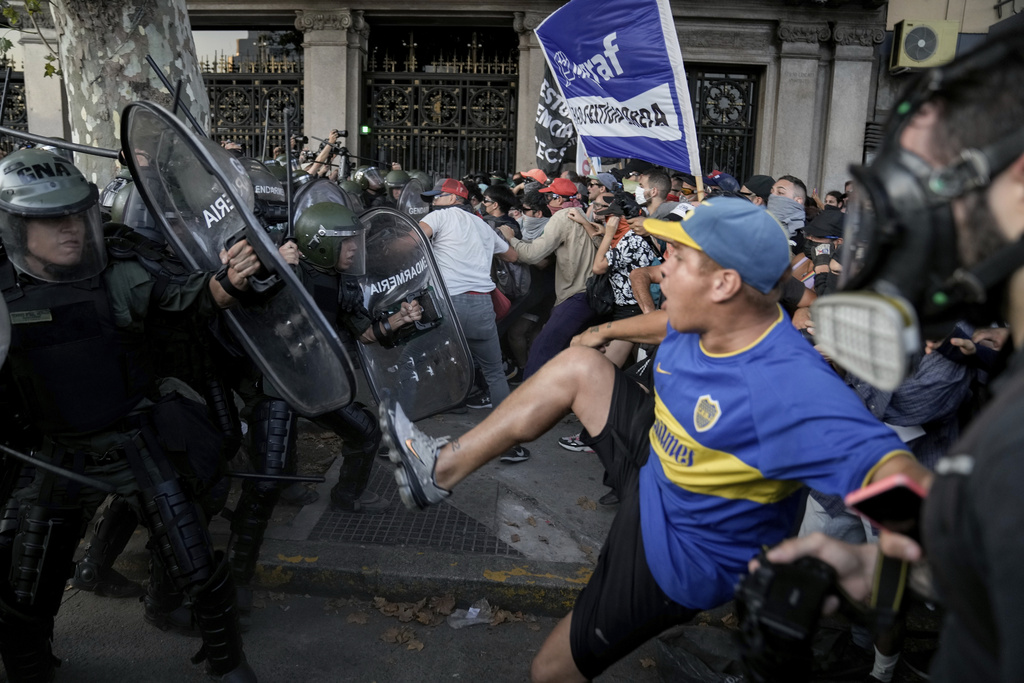 Violent protests erupt in Buenos Aires in response to Milei's bold reforms